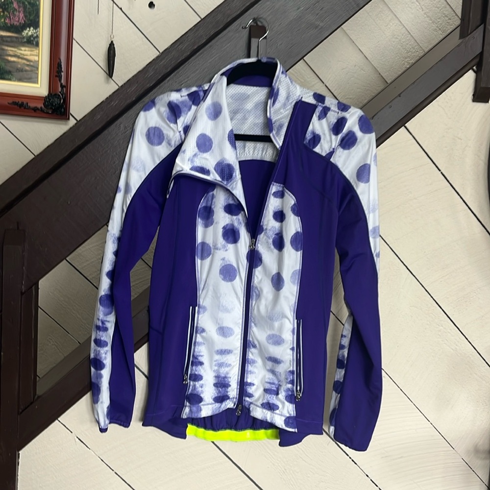 Lululemon athletic zipped front zip pockets back pockets inside pockets